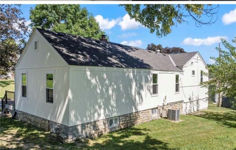 Building Photo - 4105 Sunrise Dr