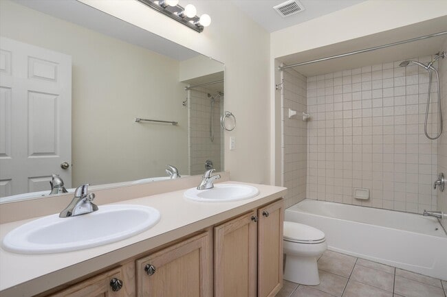 Building Photo - 2741 Blue Heron Ln