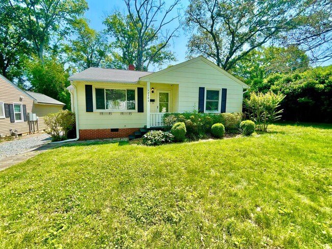 Building Photo - Beautiful 3 Bed 1 Bath Home Located near target shopping center off of Battleground in desirable ...
