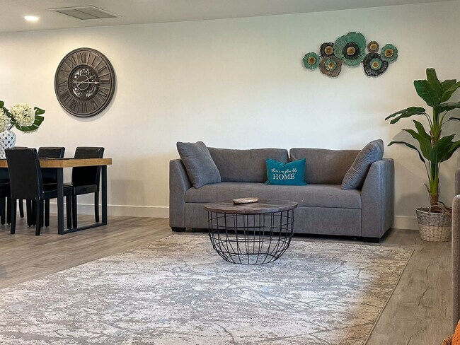 Building Photo - 1311 Cypress Ave