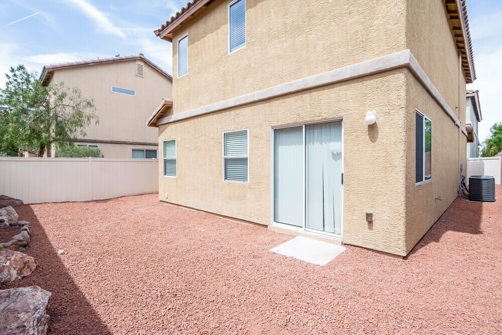 Building Photo - 530 Eresma St