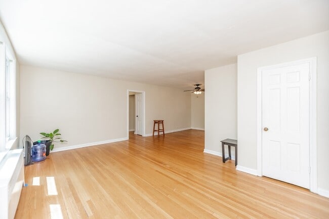 Building Photo - 1143 E 50th St