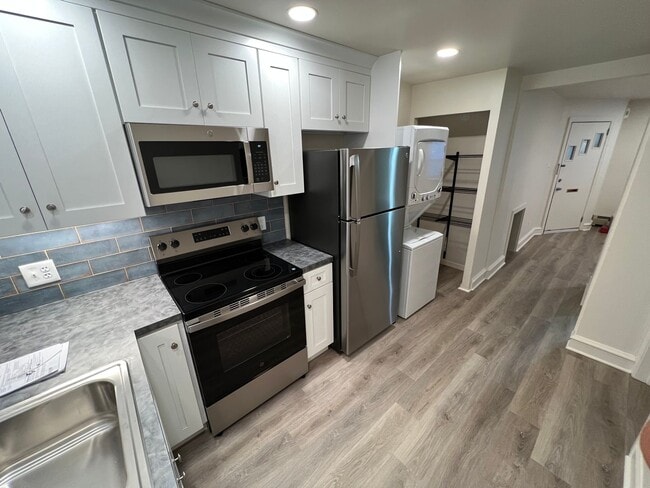 Building Photo - Newly Renovated 1 Bedroom with Washer & Dryer in Neffsville, Electric included!