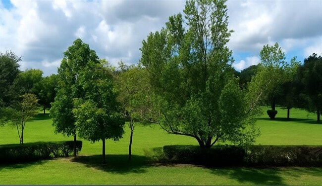 Building Photo - 950 Hillcrest Dr