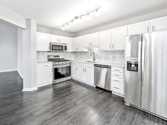 Building Photo - 13843 S Cambridge Cir