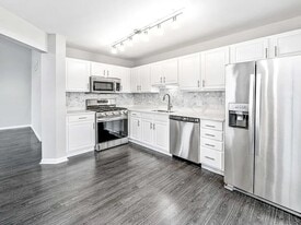 Building Photo - 13843 S Cambridge Cir