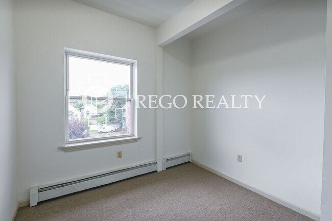 Interior Photo - 670-676 Broad St / Jess Properties, LLC