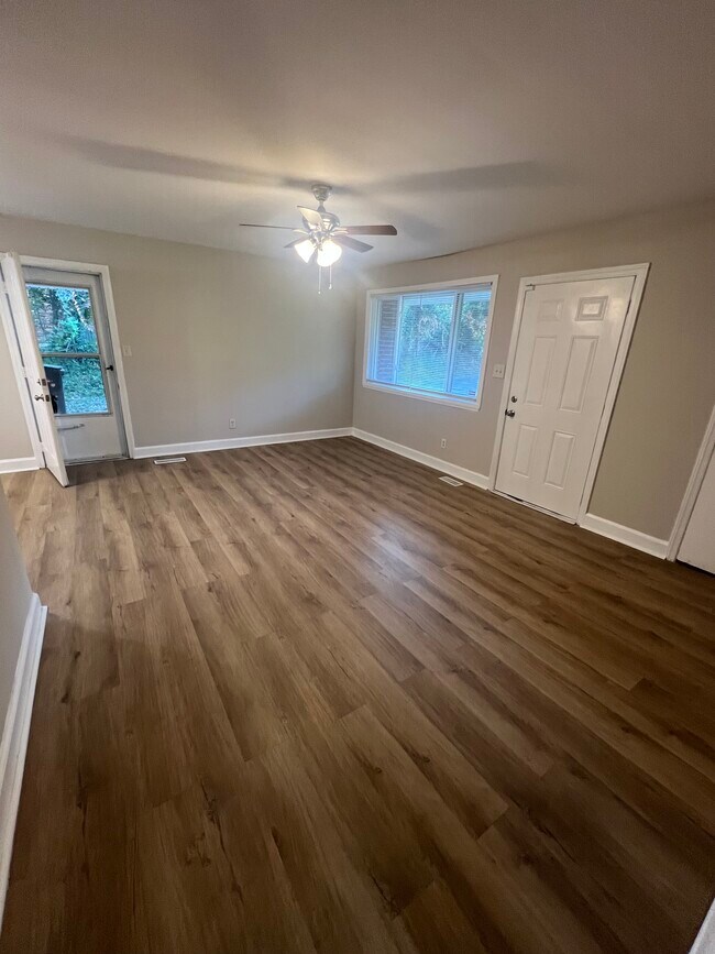 Building Photo - 2933 Courtney Rd