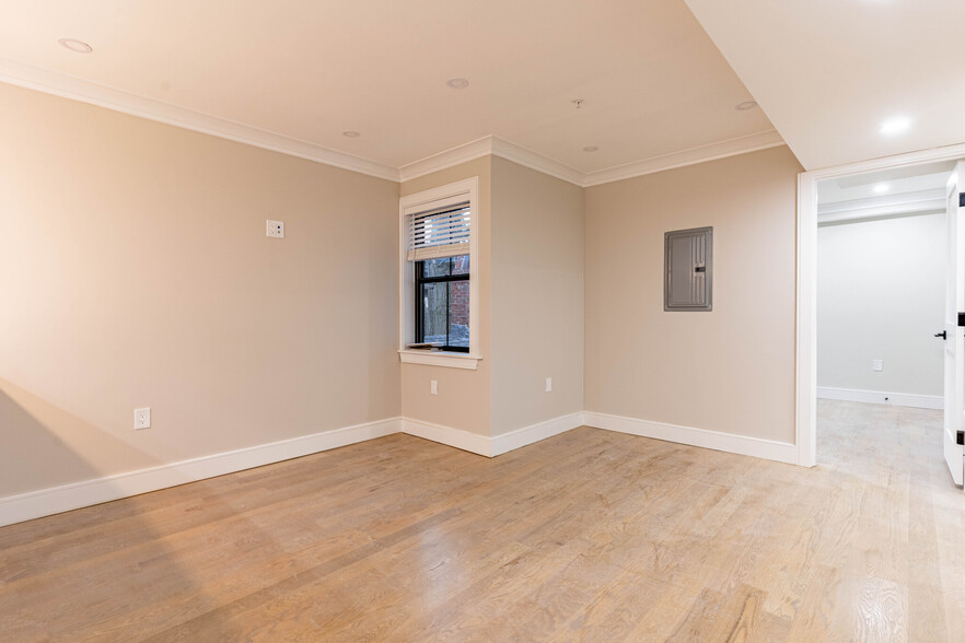 Building Photo - 152 Trenton St