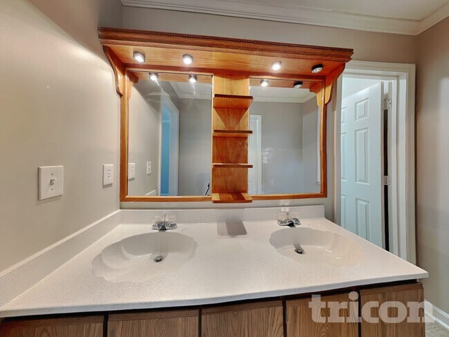 Building Photo - 5625 Longbow Dr