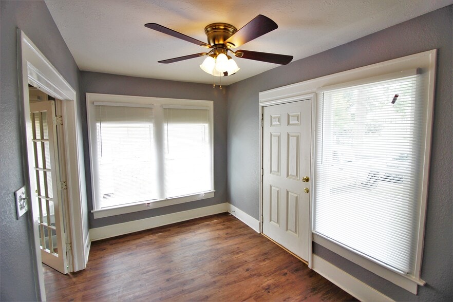 Building Photo - 4405 Woodside St