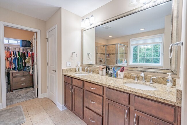 Building Photo - Forest Lakes Pooler