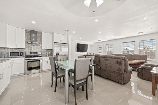 Building Photo - 15707 Crooked Arrow Dr