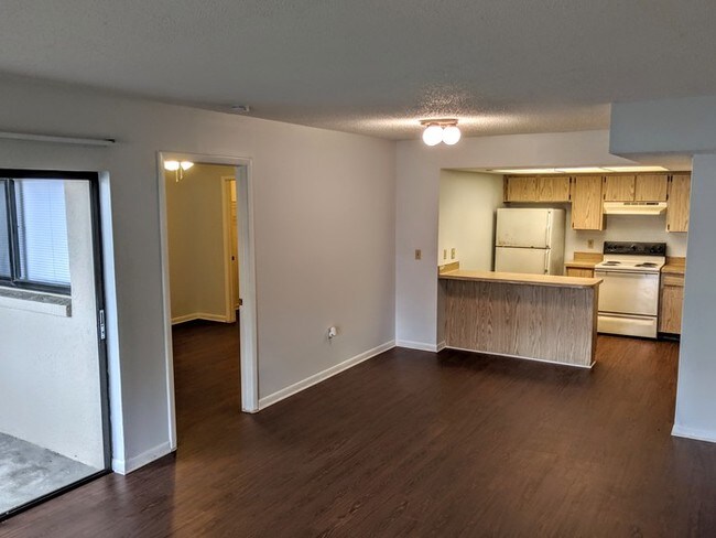 Building Photo - Great 2/2 Condo by USF