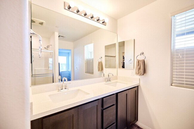 Building Photo - Henderson Townhome for rent