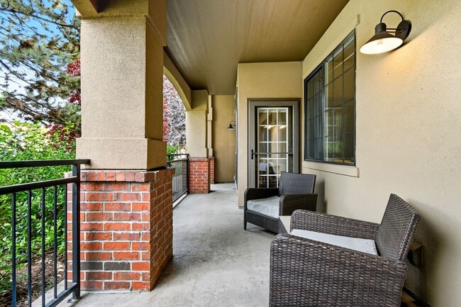 Building Photo - Charming & Updated Unit in Prime Denver Location