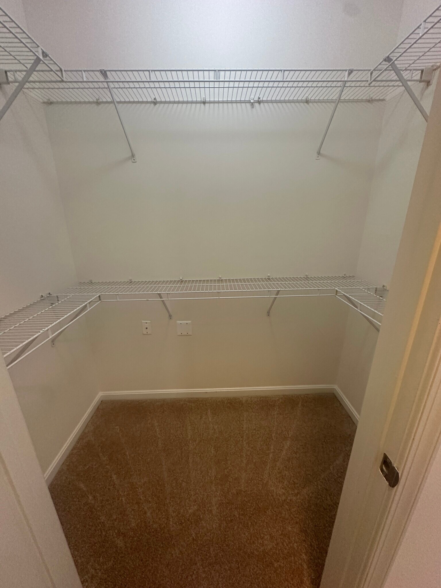 MBR large closet - 4860 Eisenhower Ave