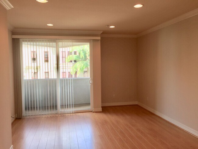 Building Photo - Large upgraded 1 Bdrm, 1 Bath w/storage ro...
