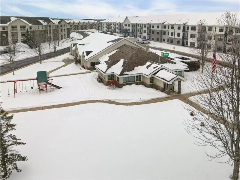 Building Photo - 1321 Lake Dr W