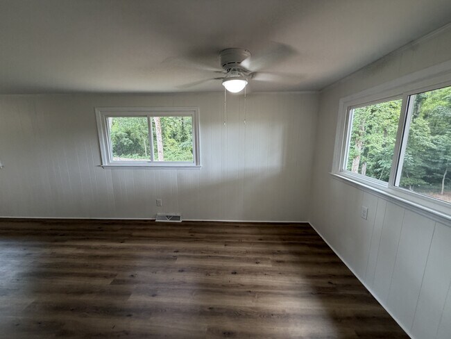 Building Photo - 147 Crooked Ln