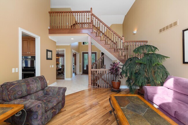 Building Photo - 7040 Royal Villa Ct