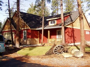 Building Photo - 964 Creek View Dr
