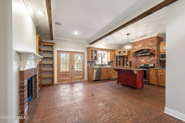Building Photo - 300 Oak Hollow Dr