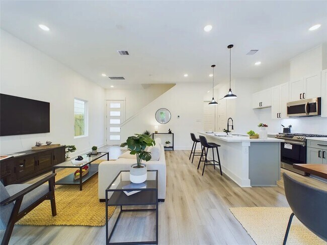 Building Photo - 778 W Tidwell Rd