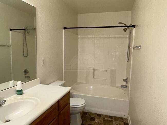 Building Photo - 308 Cedar Ridge Dr