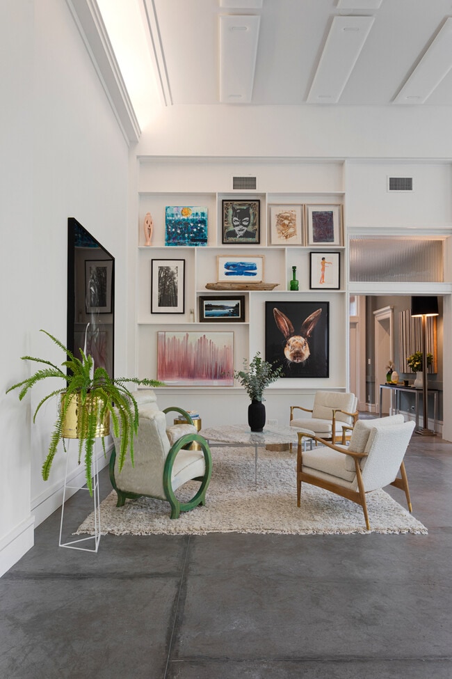 Building Photo - 1019 N Wolcott Ave