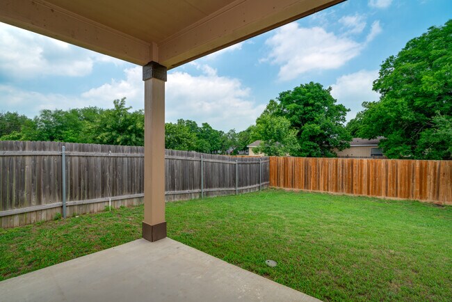 Building Photo - 120 Kat Garnet Dr