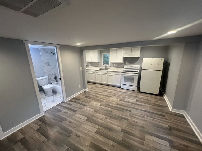 Building Photo - 4939 Graston Ave