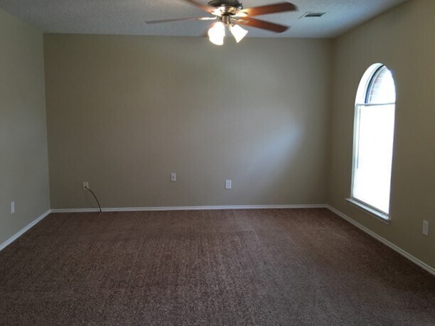 Building Photo - 707 Ford Dr