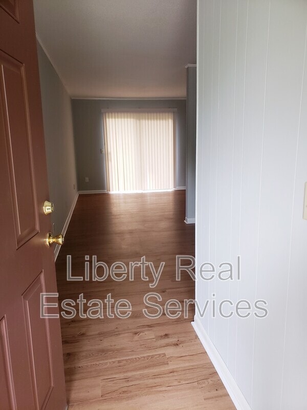 Building Photo - 991 Live Oak Dr