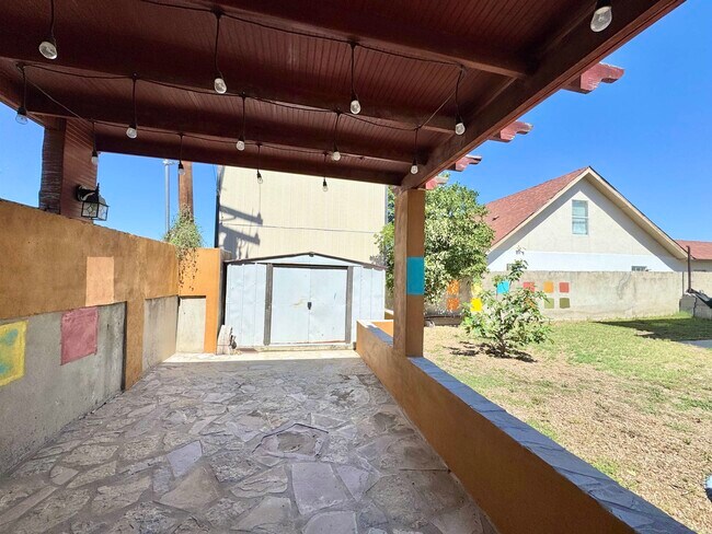 Building Photo - 210 Leon Ave