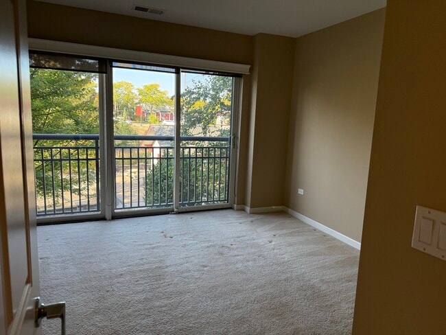Building Photo - 255 E Liberty Dr