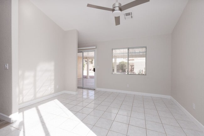 Building Photo - 3-bedroom, 2-bathroom home with a double car garage located in a non-HOA area