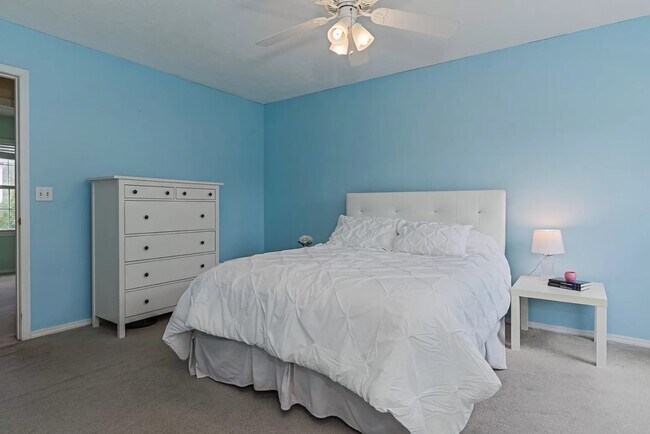 Building Photo - 244 Parktrail Rd