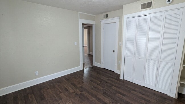 Building Photo - Newly renovated Akron apartment offering spacious rooms and a finished attic for flexible living ...