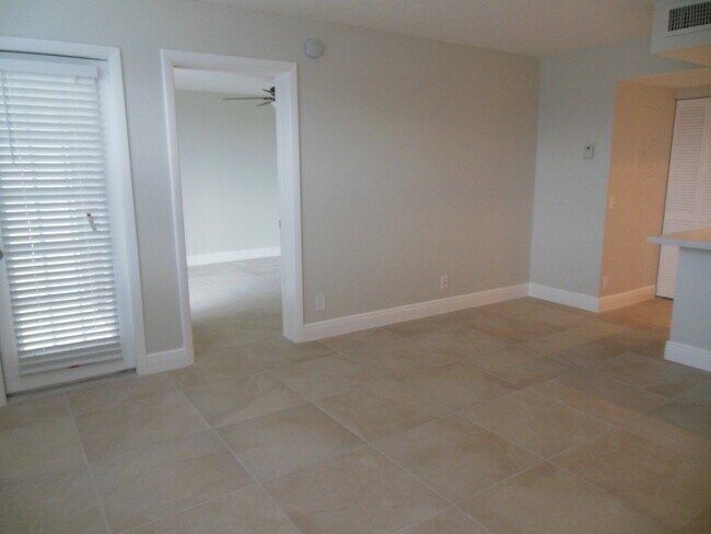 Building Photo - ONE BEDROOM ONE BATHROOM!! Waterfront Comm...