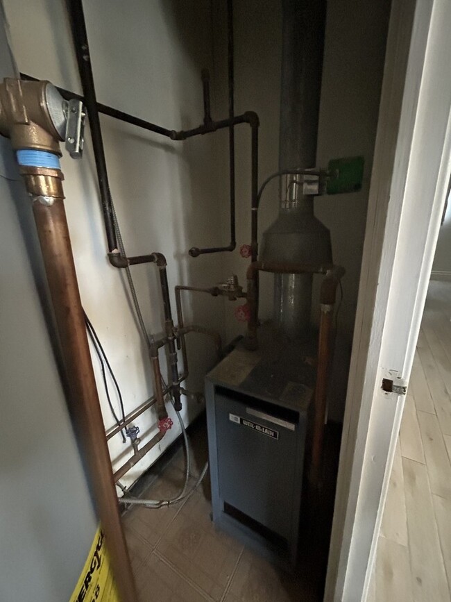 Building Photo - 946 E Grant Dr