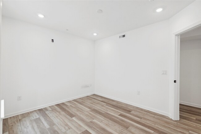 Building Photo - 890-892 N 42nd St
