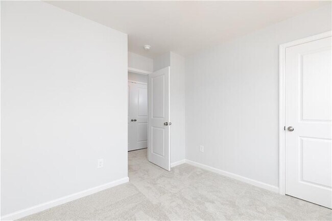 Building Photo - 3065 Cambridge Ml St