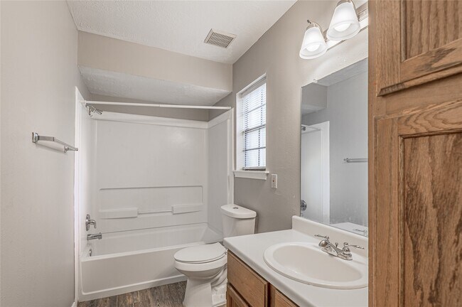 Building Photo - 2402 Sycamore Ave