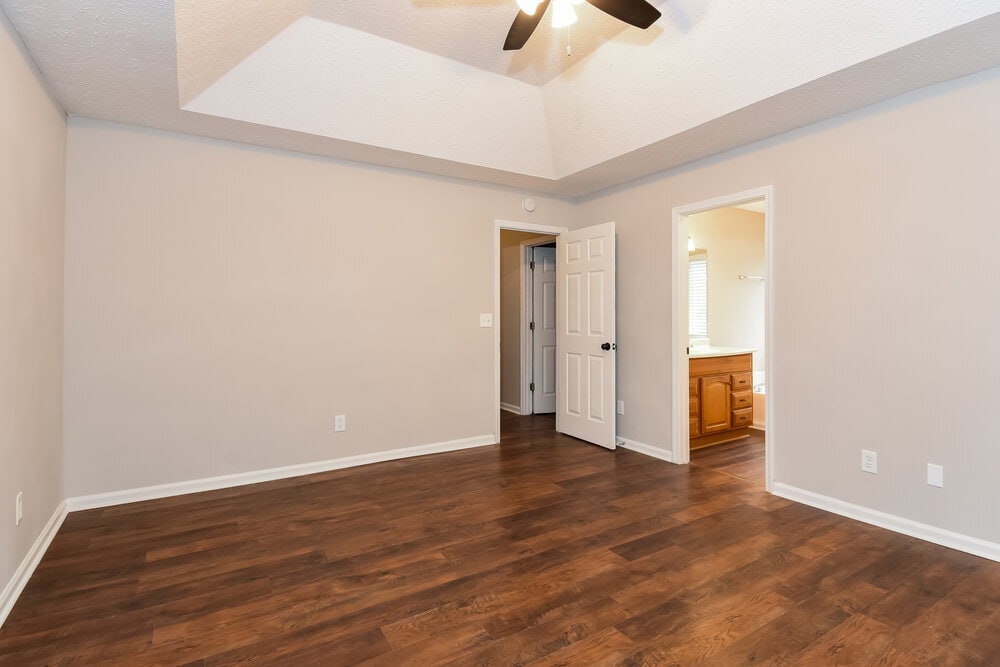 Building Photo - 4853 Lake Park Terrace