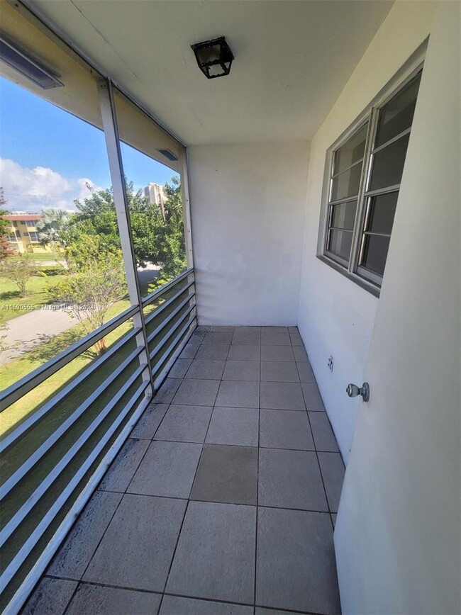 Building Photo - 1 bedroom in Aventura FL 33180