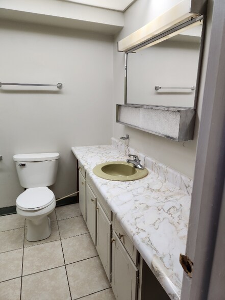 Building Photo - 333 N Detroit St