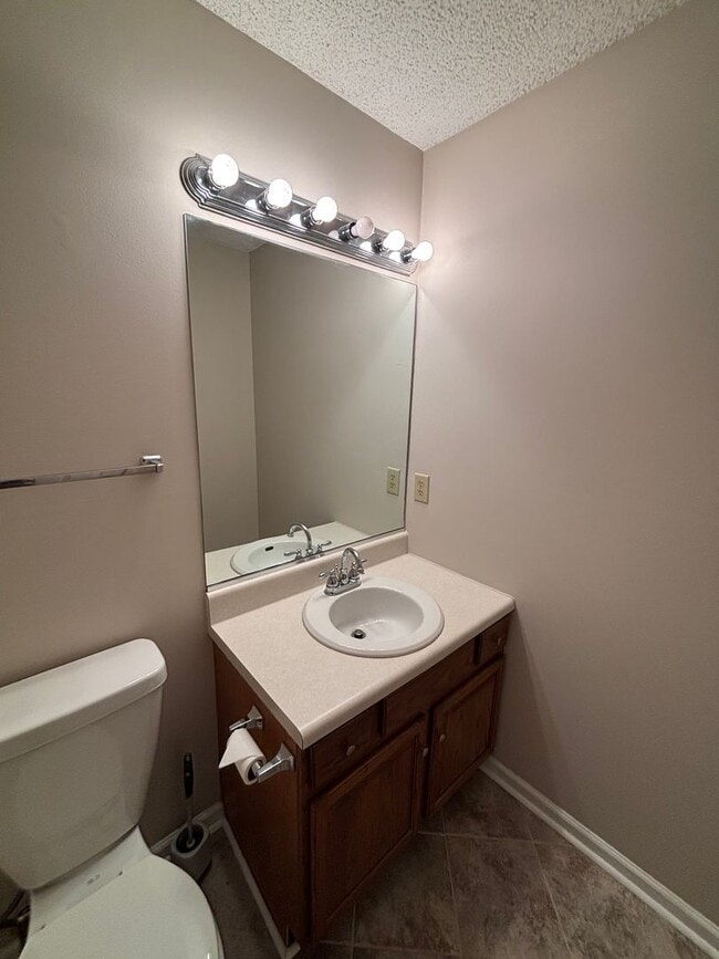 Building Photo - Cozy 3bd/2bth Condo in Powell - Minutes for UT & Downtown Knoxville!