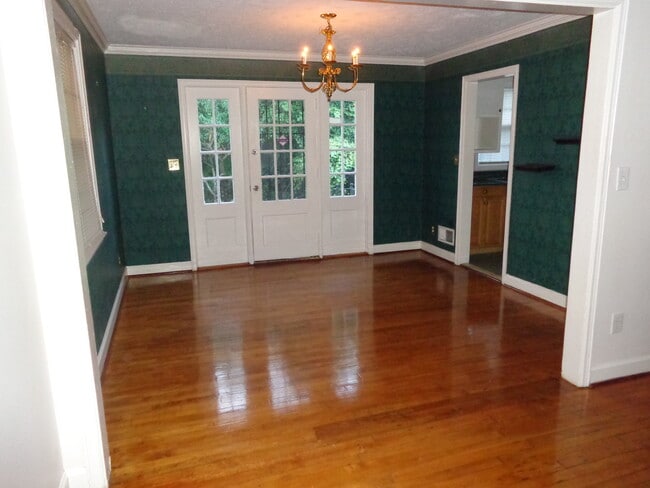 Building Photo - 2 E 54th St