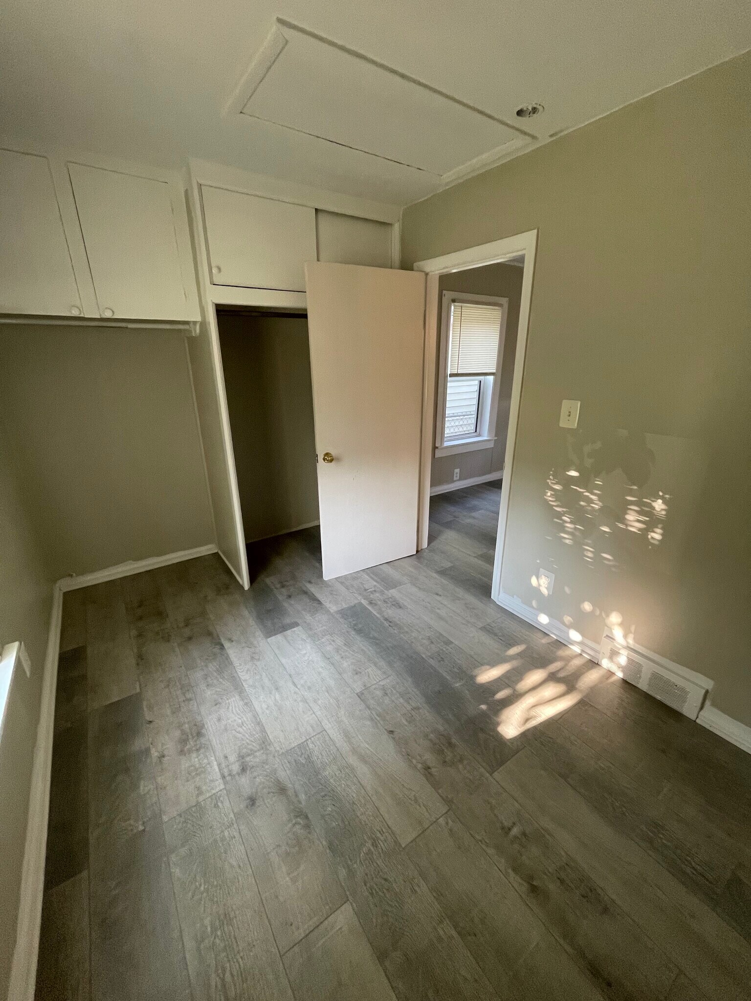 Building Photo - 26333 Belanger St